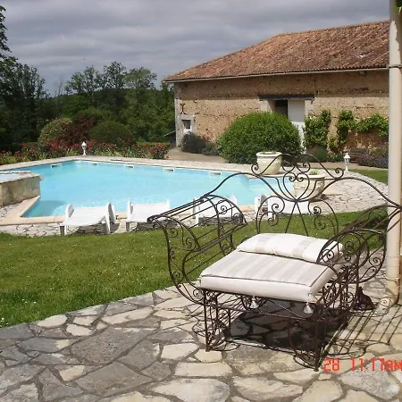 Gite 4 Personnes Situe Aux Portes Du Perigord Saint-Adjutory Exterior photo