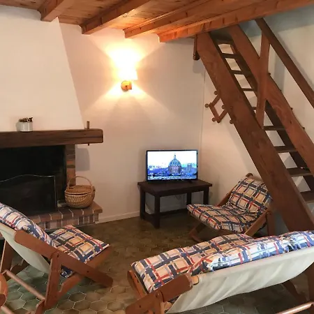 Gite 4 Personnes Situe Aux Portes Du Perigord Saint-Adjutory Exterior photo
